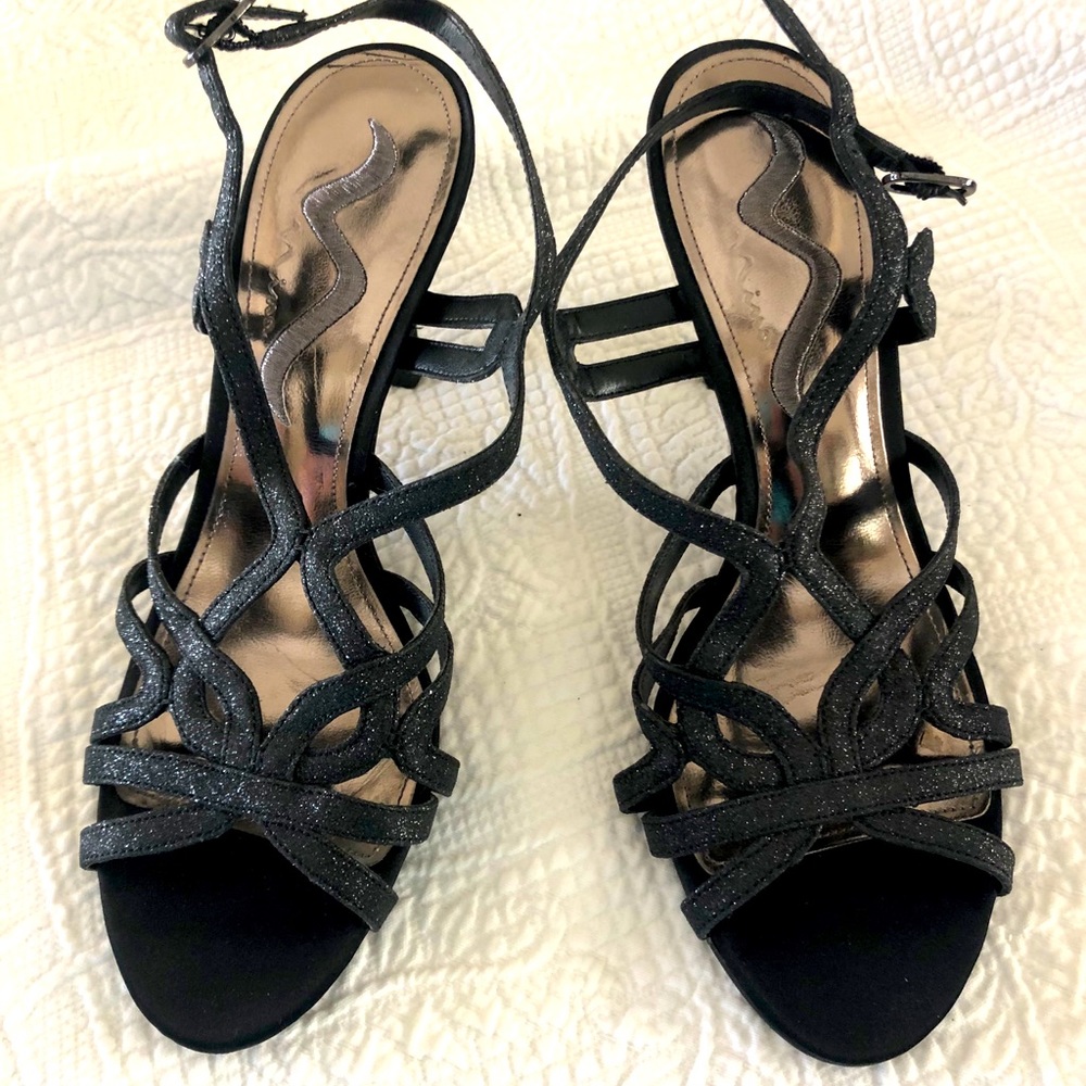 🖤👠Beautiful NINA Classy Low Satin Heels. Open Toed. Brand New. Has a ✨ Sparkle
